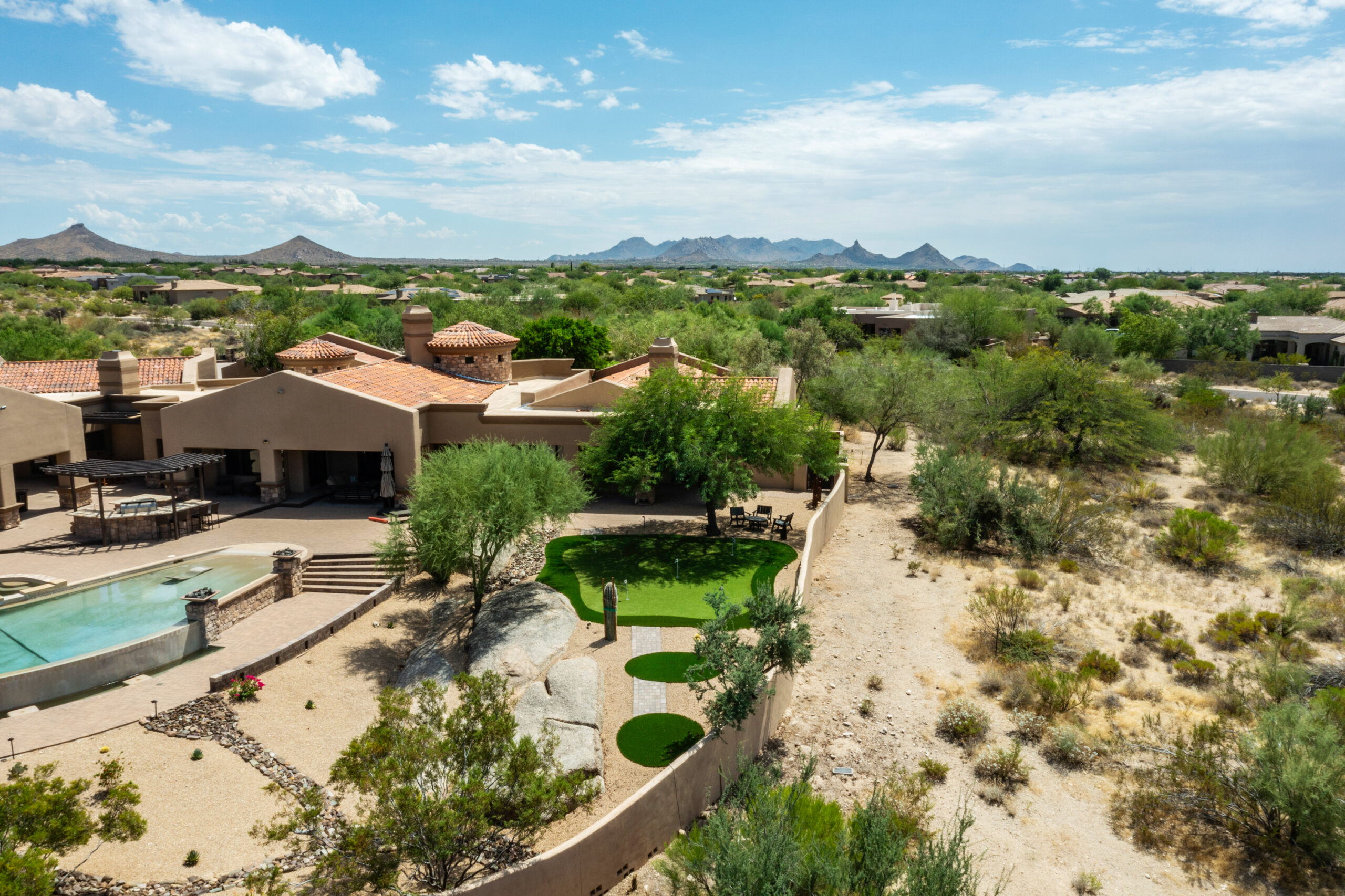 How To Choose the Best Artificial Turf for Arizonaâ€™s Heat: 5 Factors To Look For